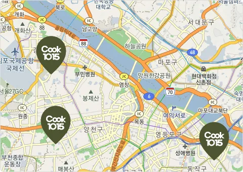 서울 지도 위에 브랜드 로고 마커 여러 개로 매장 위치를 표시한 예시